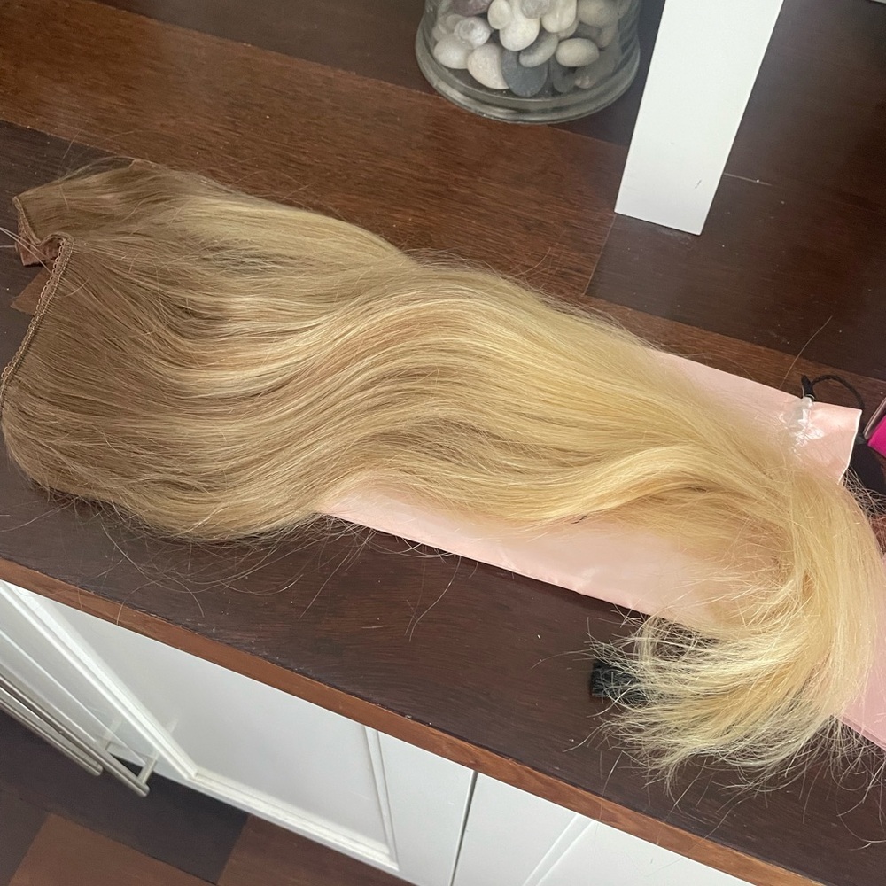 Balayage Blonde Halo Hair Extensions - Natural Ombre - Picture 4 of 5